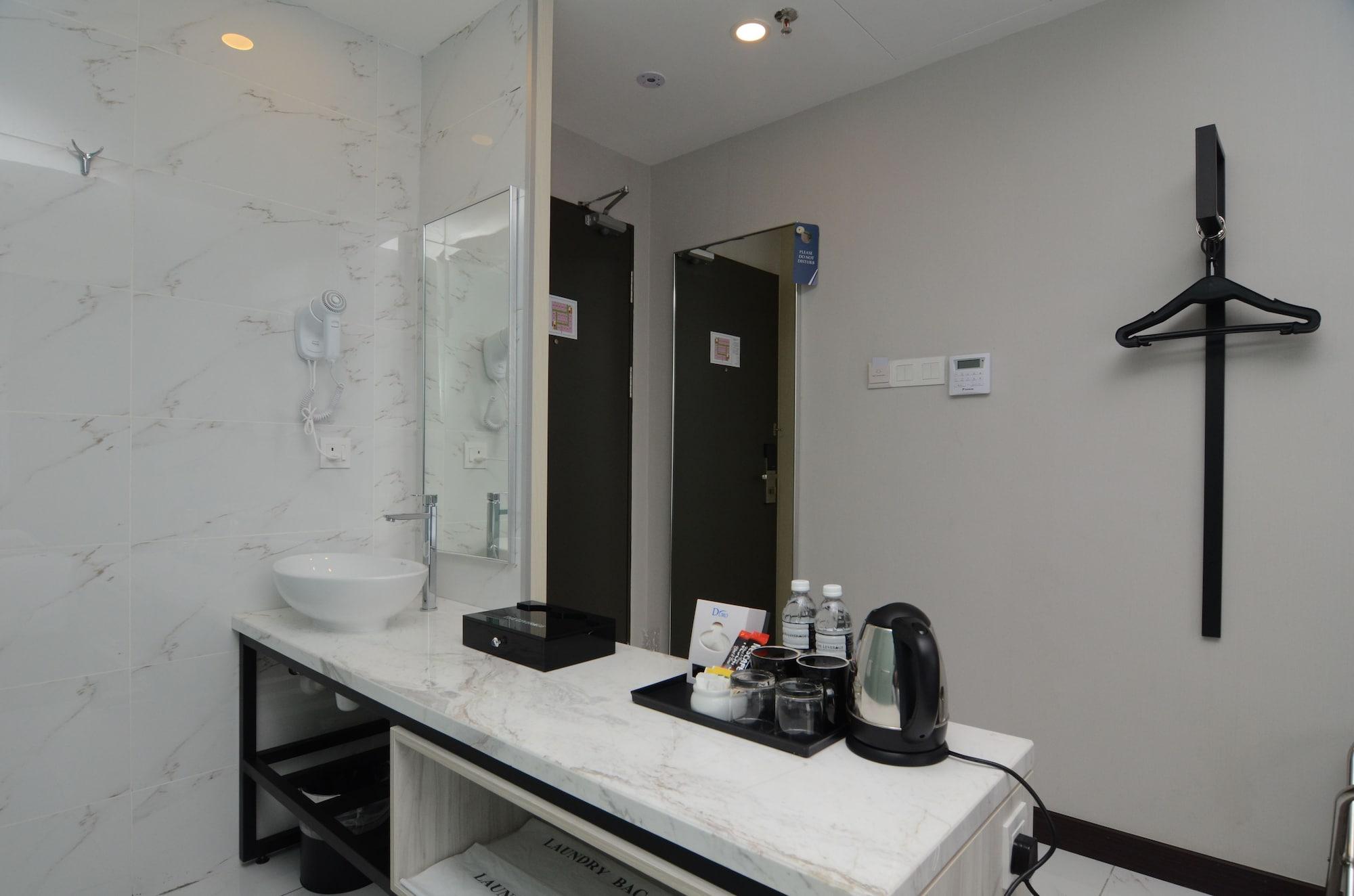 The Leverage Business Hotel Johor Bahru Exteriör bild