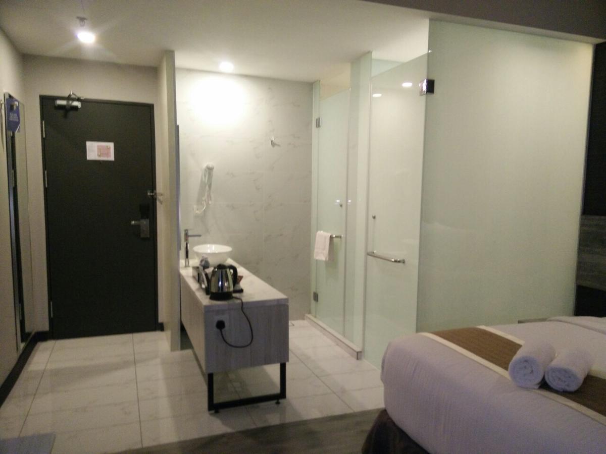 The Leverage Business Hotel Johor Bahru Exteriör bild