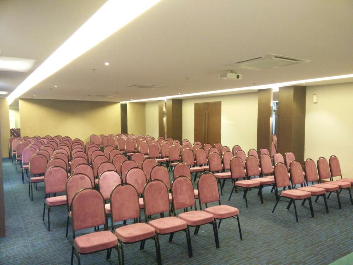 The Leverage Business Hotel Johor Bahru Exteriör bild