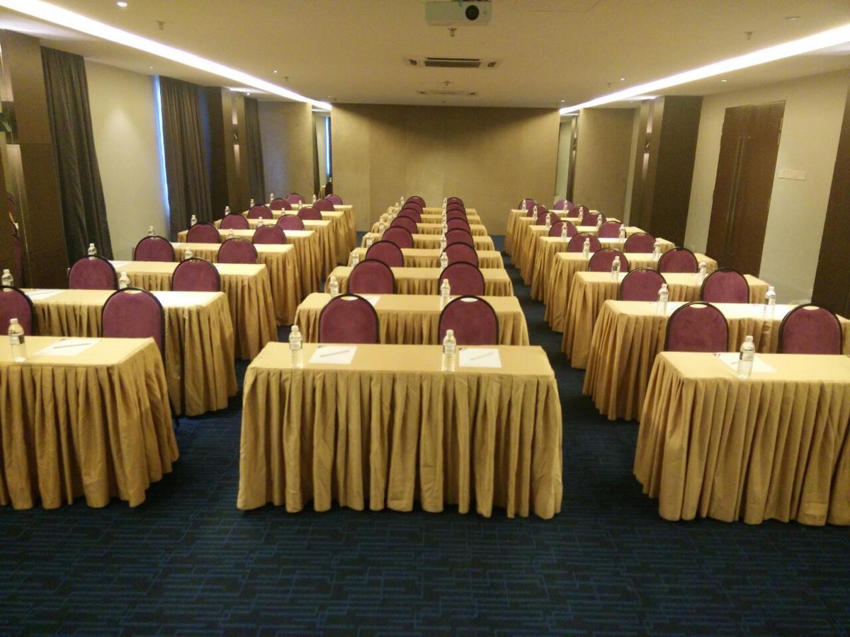 The Leverage Business Hotel Johor Bahru Exteriör bild