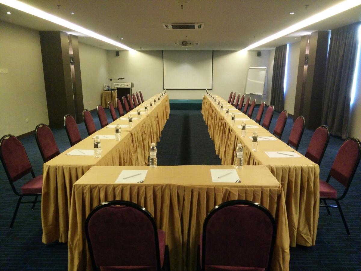 The Leverage Business Hotel Johor Bahru Exteriör bild