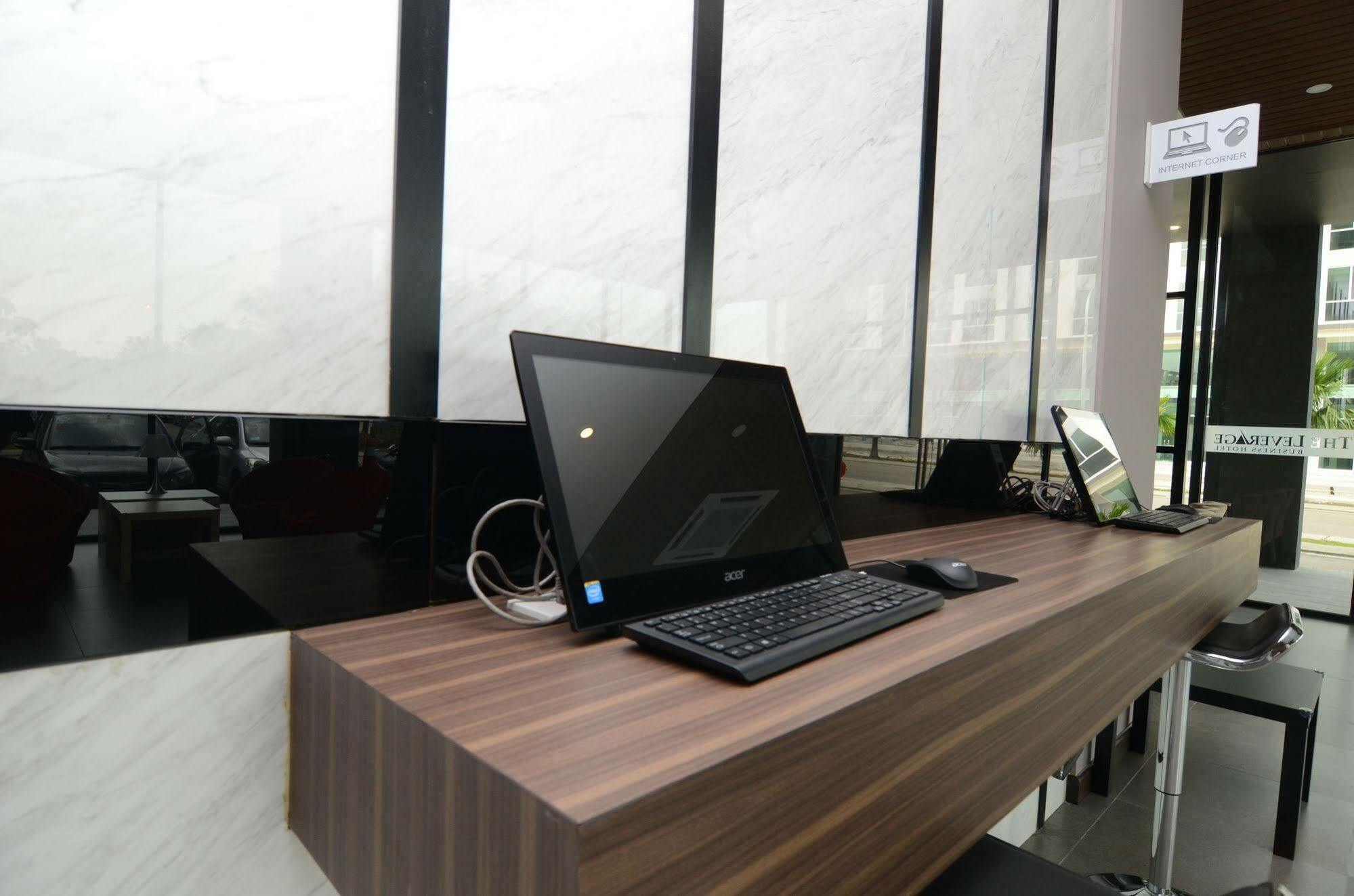 The Leverage Business Hotel Johor Bahru Exteriör bild
