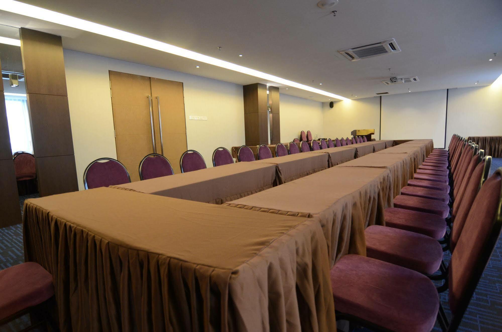 The Leverage Business Hotel Johor Bahru Exteriör bild
