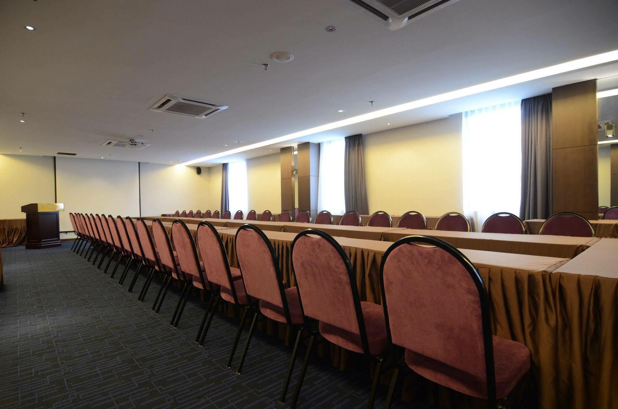 The Leverage Business Hotel Johor Bahru Exteriör bild