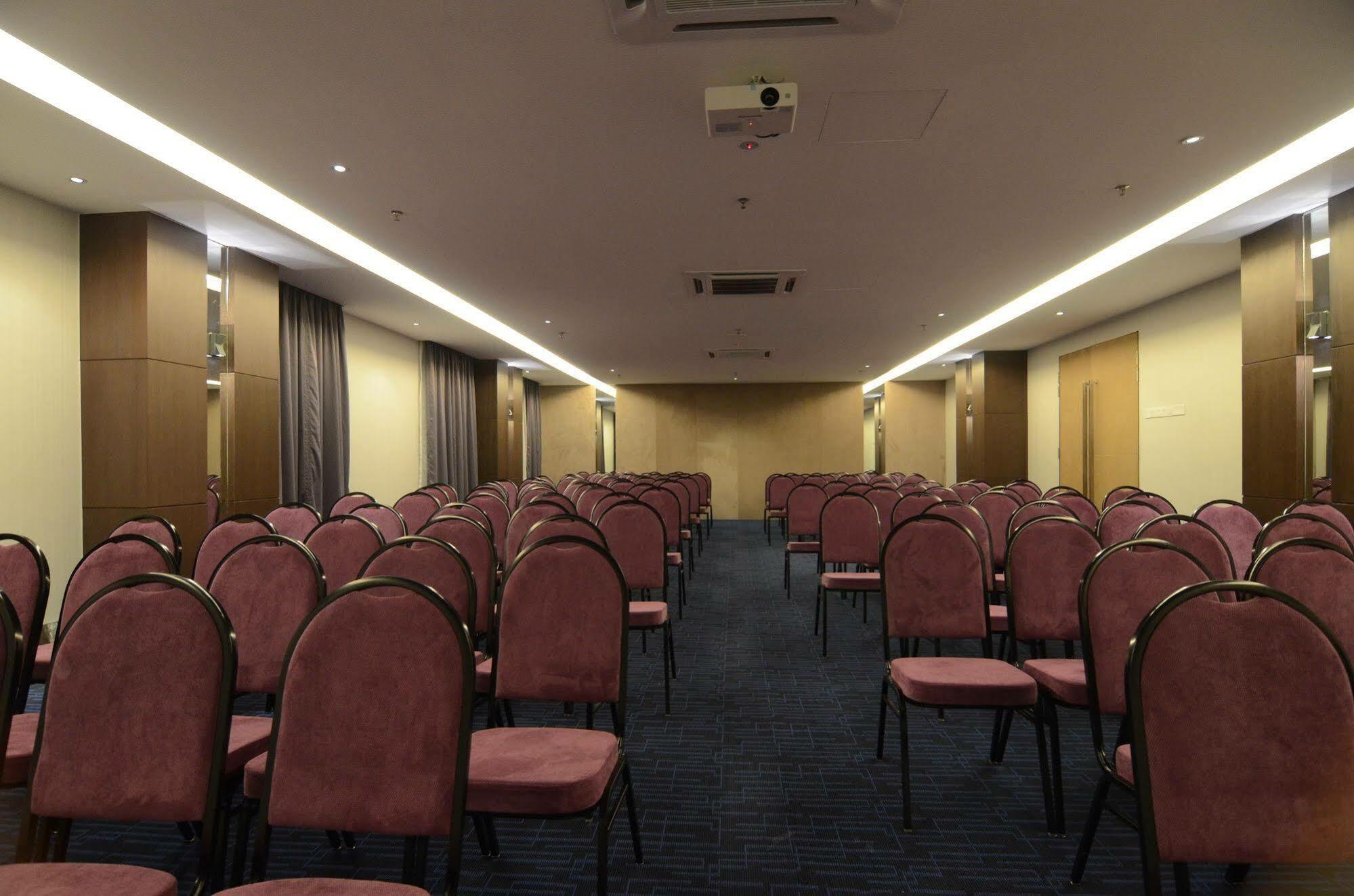 The Leverage Business Hotel Johor Bahru Exteriör bild